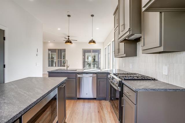 Building Photo - 302 Foch St