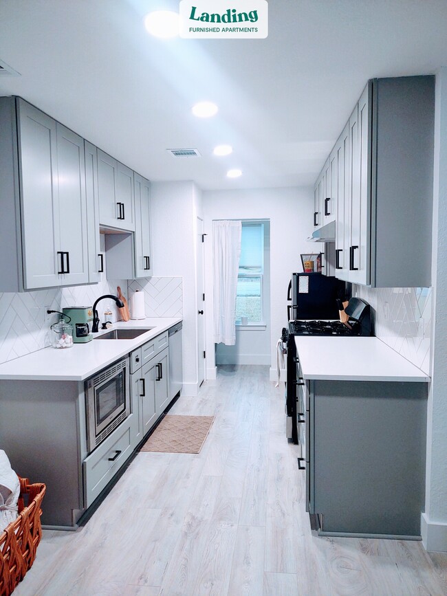 Foto del edificio - 8105 West Gate Blvd