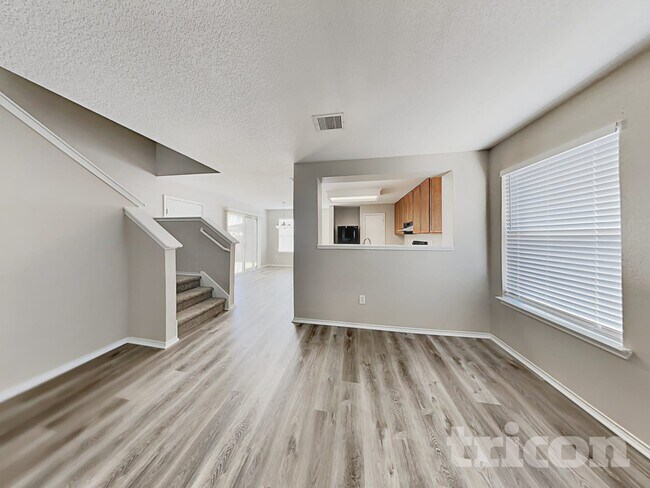 Foto del edificio - 6546 Benwood Crest