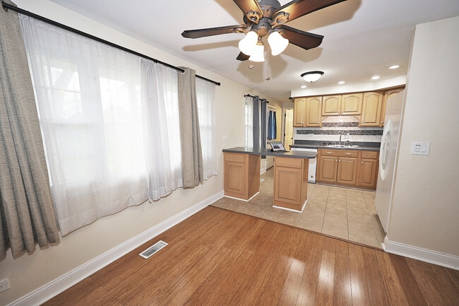 Building Photo - 503 Case Ct