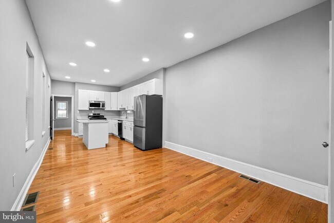 Foto del edificio - 1011 W 5th St