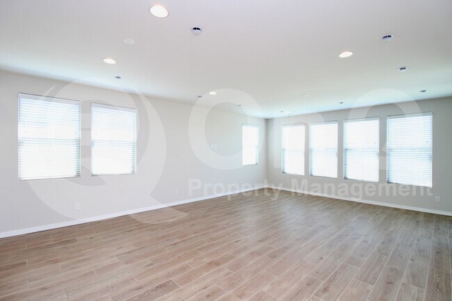 Building Photo - 973 W Macaw Dr