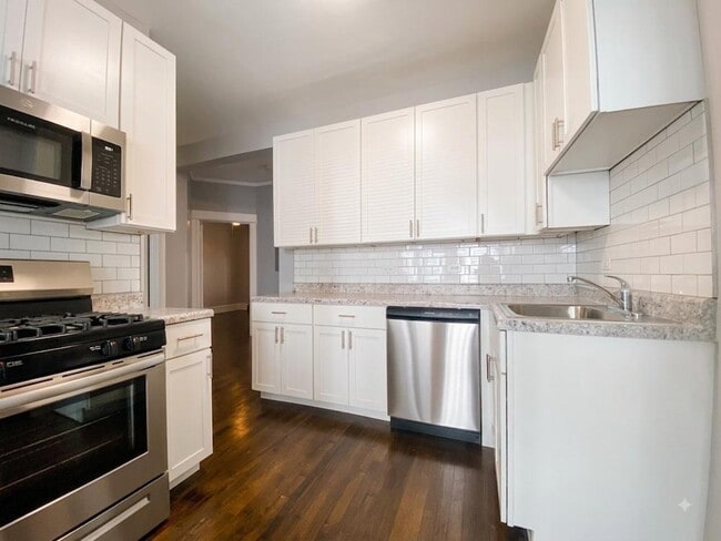 Photo - 1222 West Rosemont Avenue #1 Apartment