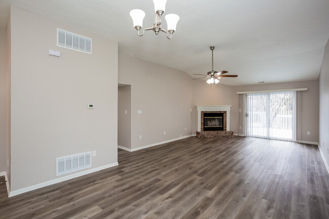 Foto del edificio - 5507 Old Barn Dr