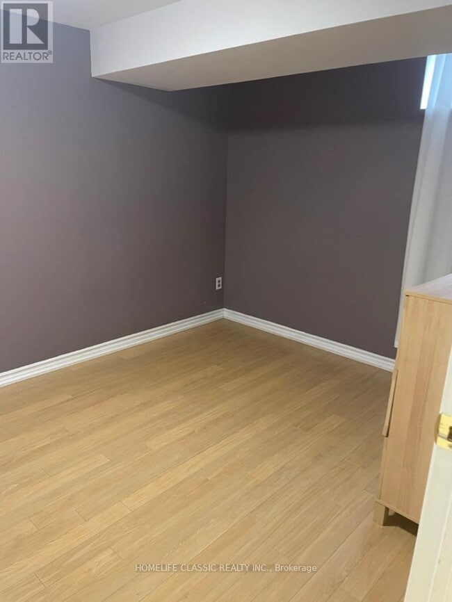 Photo du bâtiment - 102 Church St S