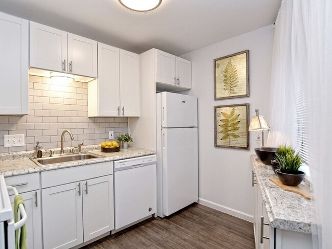 Building Photo - 1840 Burton Dr