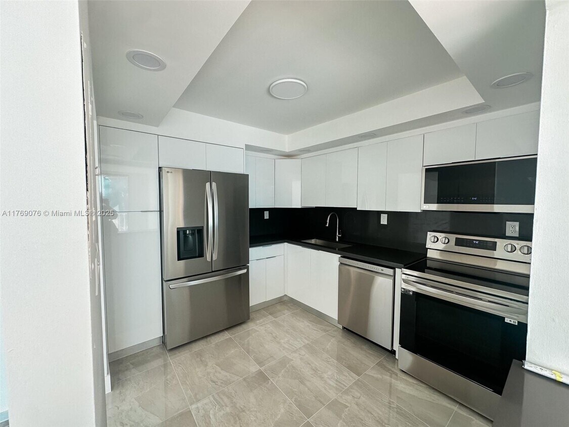 Foto principal - 16546 NE 26th Ave