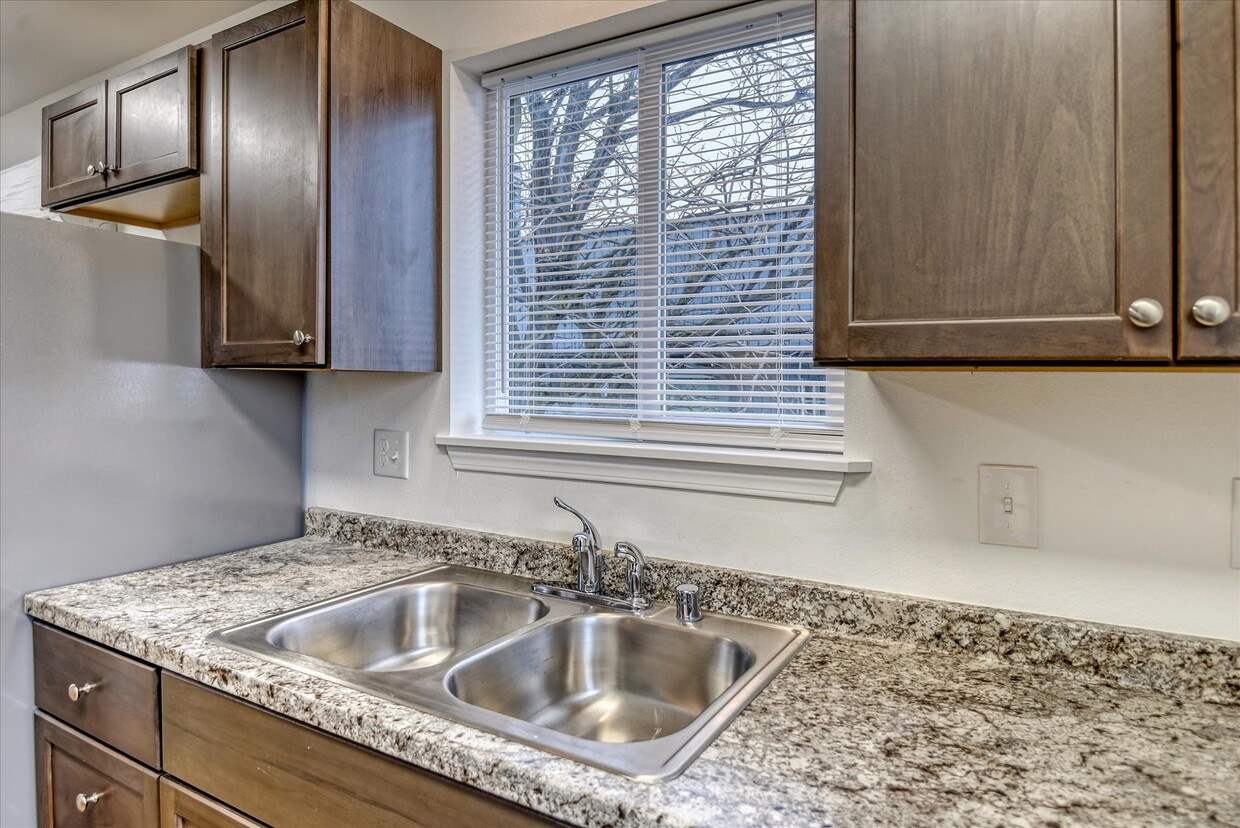 Foto principal - 3002 N Crestline St