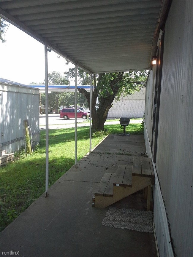 Building Photo - 1100 Sportsman Club Rd