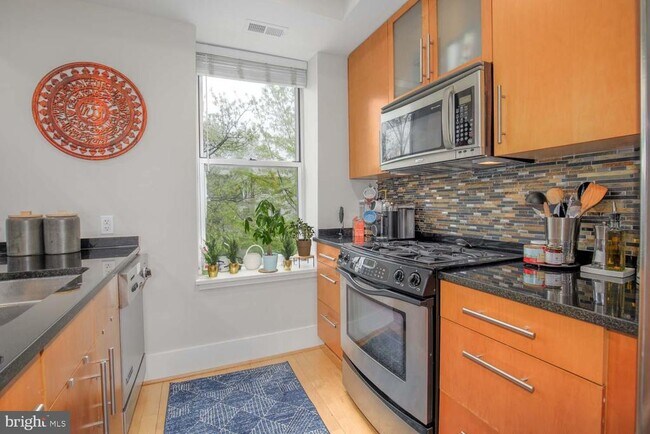 Foto del edificio - 2914 11th St NW