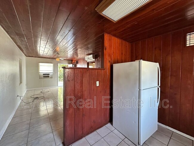 Building Photo - 1935-A Ricardo Ave