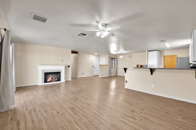 Building Photo - 7121 Quail Spring Ave