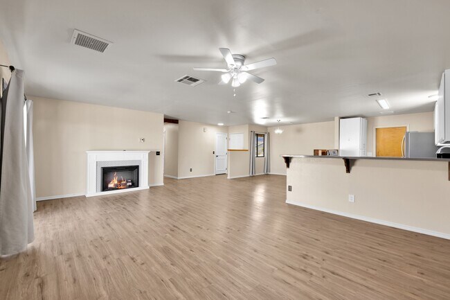 Foto del edificio - 7121 Quail Spring Ave