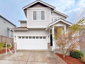 Building Photo - 748 Freedom Ct SE