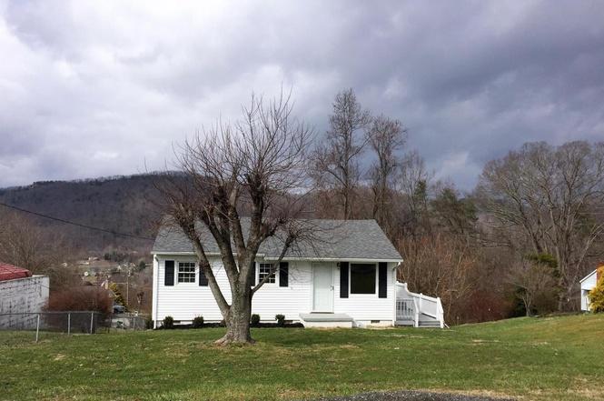 Primary Photo - 828 Rose Hill Dr