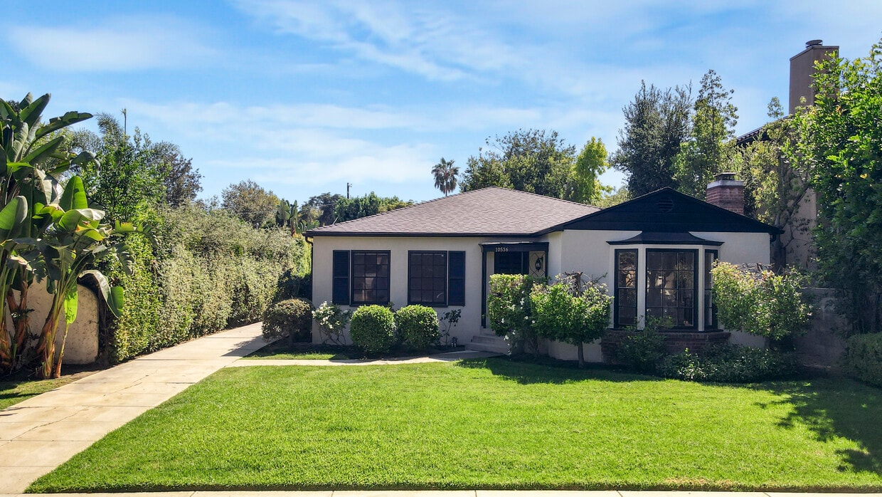 Primary Photo - 10536 Whipple St