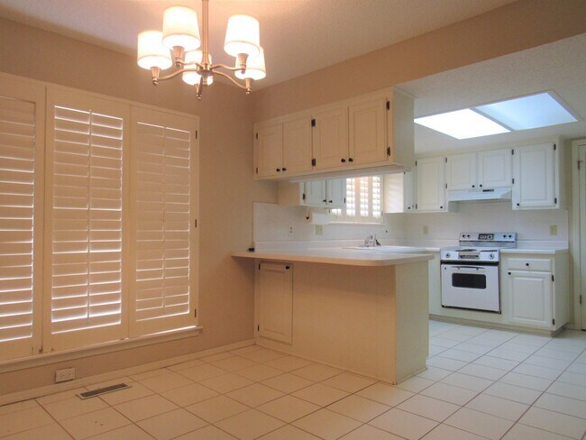 Foto del edificio - 7016 Stonycreek Dr
