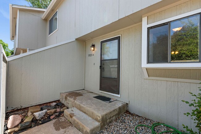 Building Photo - Charming West Side Townhome in Fort Collins