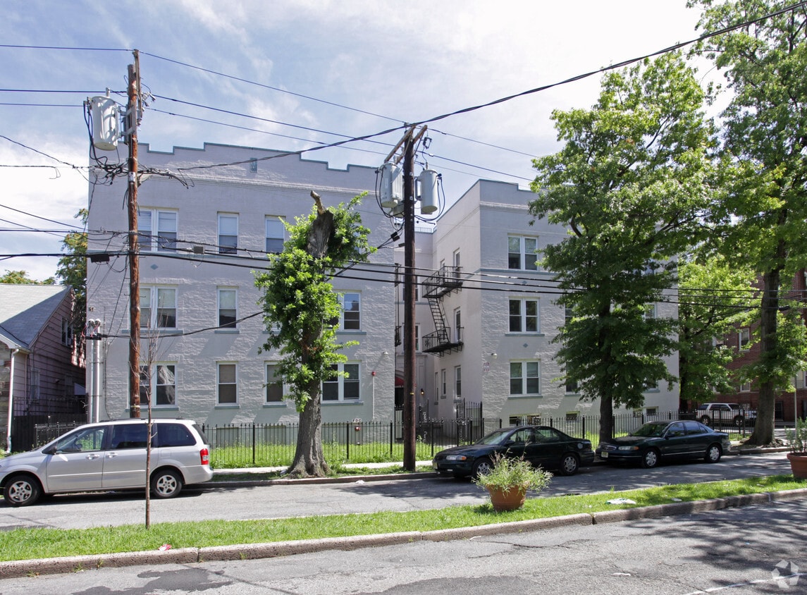 Primary Photo - Goldsmith Avenue Apartments