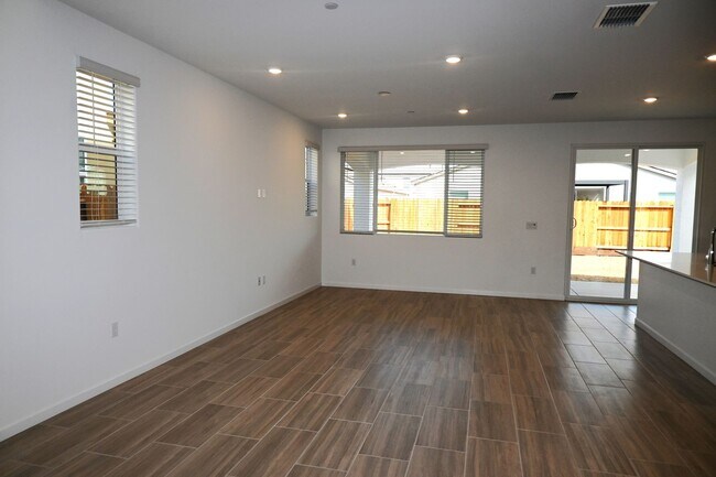 Foto del edificio - Resident Benefit Package Property