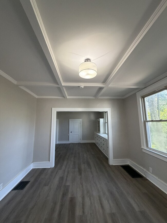 Building Photo - 412 S Park St
