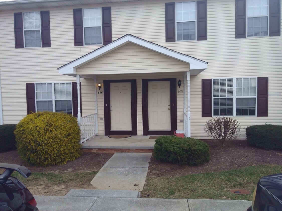 Foto principal - Blacksburg, 4BR/ 2.5BA Townhome, Available...