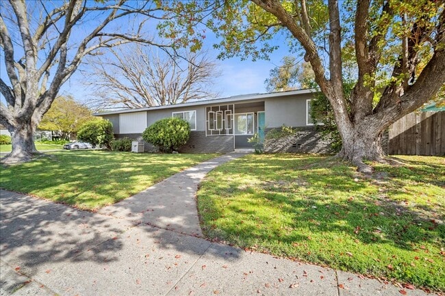 Building Photo - 1135 27th Ave