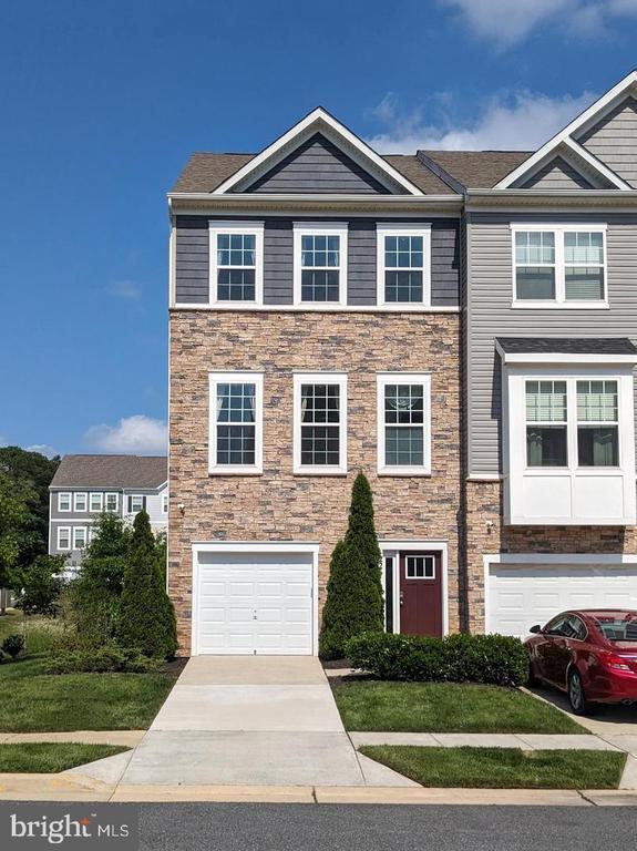 Building Photo - 2261 Kelston Pl