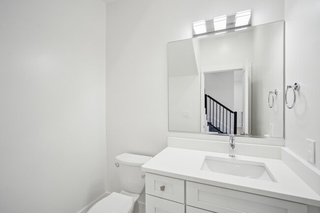 Building Photo - 326 Plant