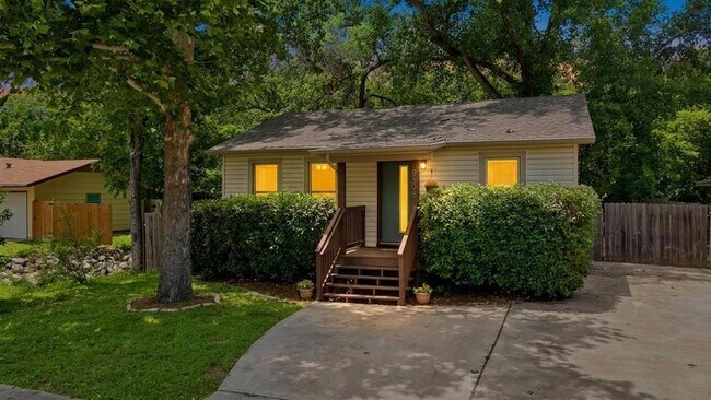 Building Photo - 9504 N Creek Dr