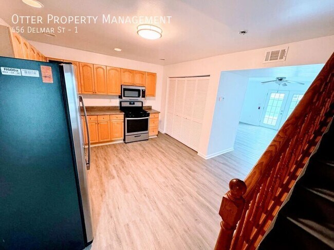 Building Photo - 456 Delmar St