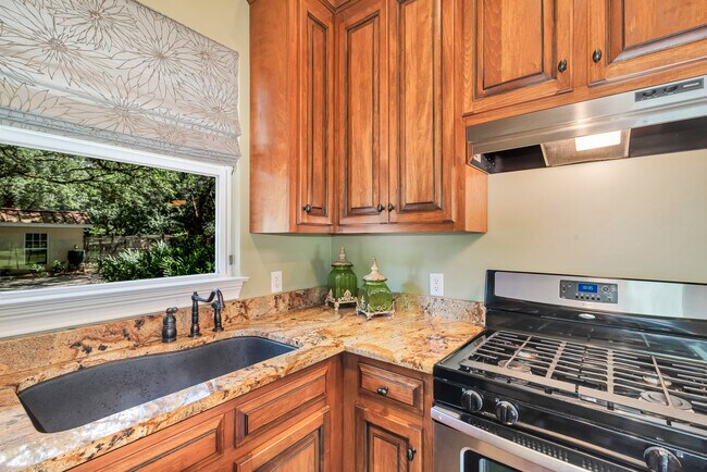 Foto del edificio - 10291 Gayfer Rd Ext