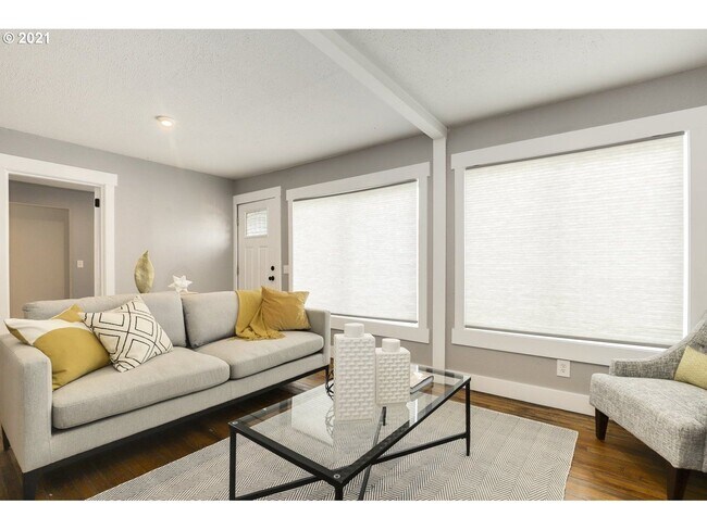 Foto del edificio - Charming NE 3 Bed 2 Bath House - Storage, ...