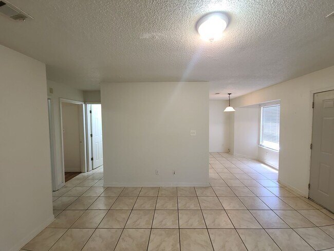 Foto del edificio - 2 Bedroom 1 Bath in Milton Available for Rent!
