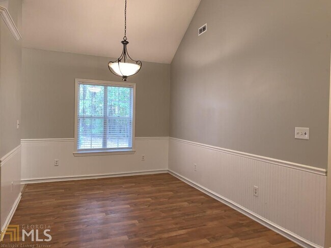 Building Photo - 150 Paces Landing Way