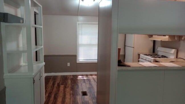 Building Photo - 70 Oak View Dr
