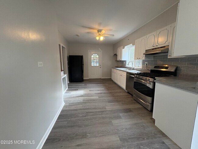 Foto del edificio - 479 Line Rd