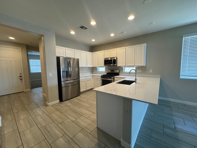 Building Photo - Spacious 5 Beds 2 Baths in Phoenix