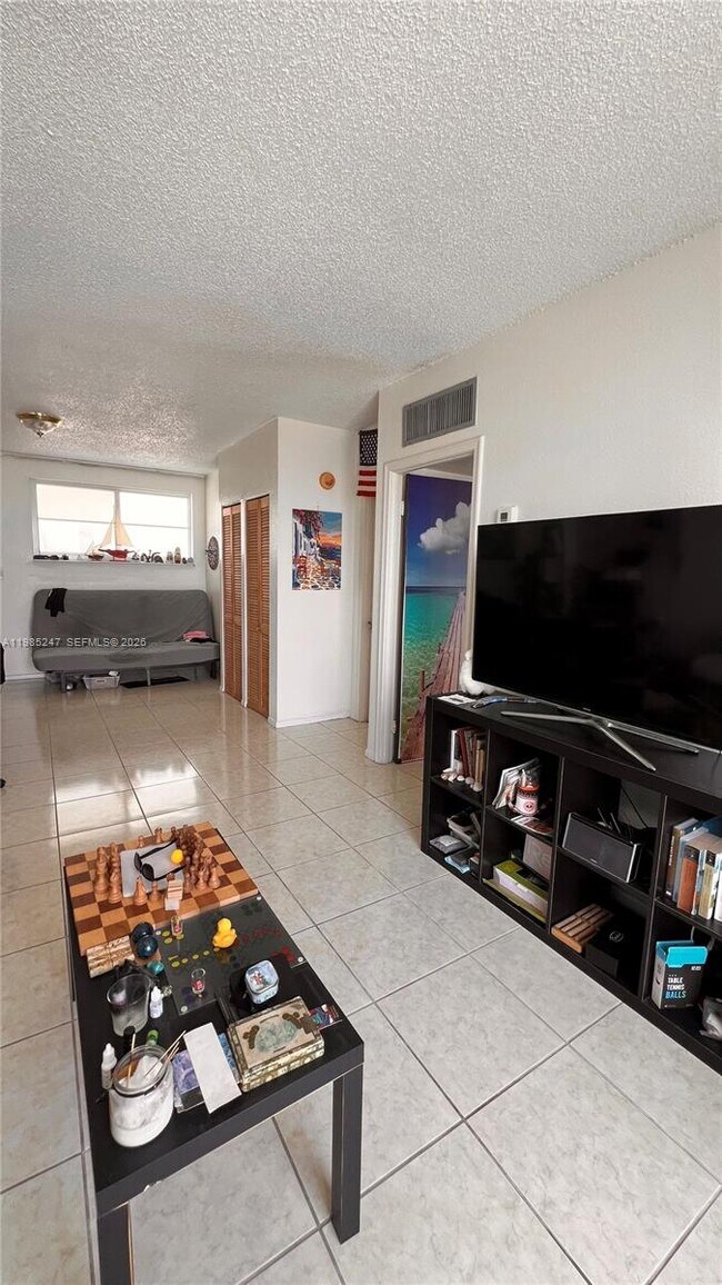 Foto del edificio - 1750 James Ave