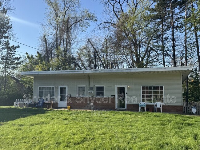 Foto del edificio - 2350 Newton St