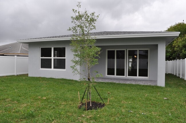 Building Photo - Single Family Home in Delray Beach