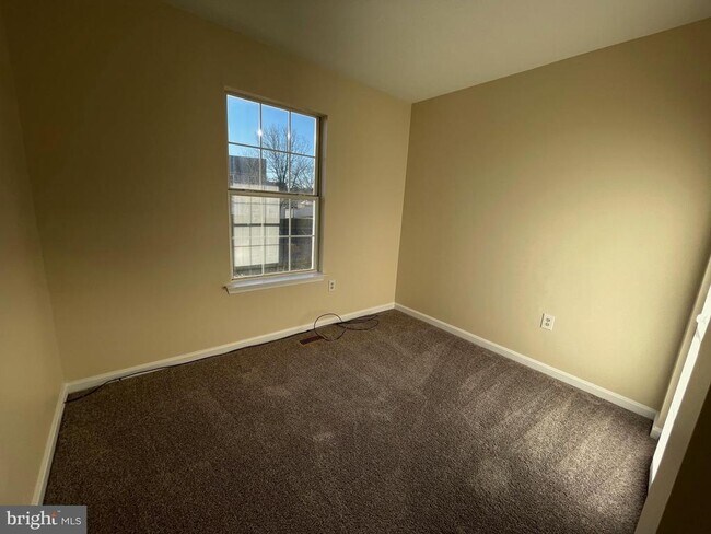 Building Photo - 45277 Keyport Ct