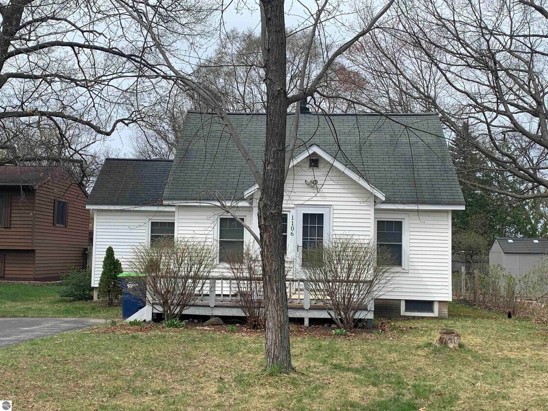 1106 Clinch St, Traverse City, MI 49686 House Rental in Traverse City