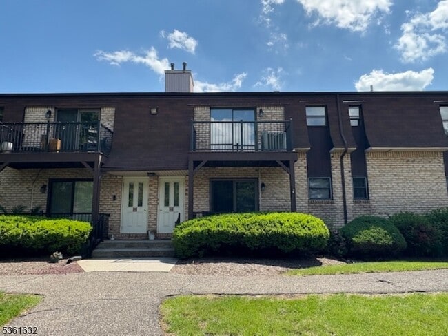 Building Photo - 904 Yorkshire Dr