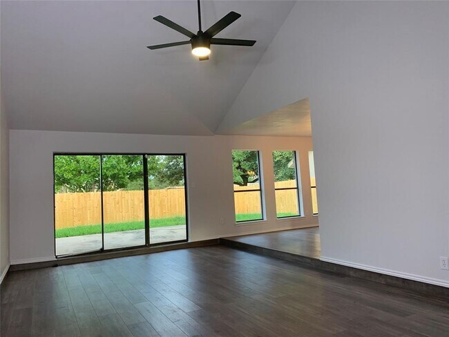 Foto del edificio - 610 Woodlake Cir