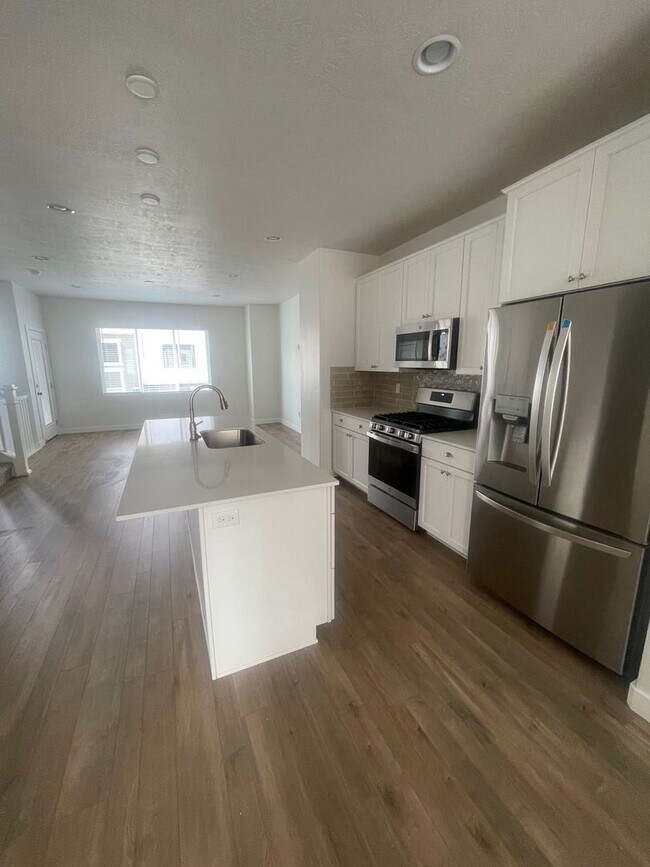 Foto del edificio - Beautiful New Townhome for Rent in Bluffdale!