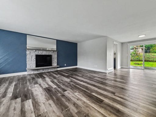 Building Photo - AVAILABLE NOW! Spacious 3 Bedroom Home with Modern Finishes and Bonus Loft