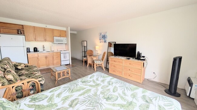 Foto del edificio - Fully furnished studio with parking and all utilities at Marine Surf