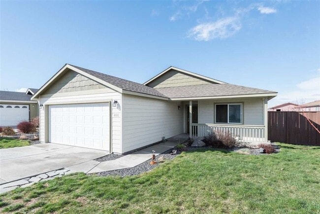 Building Photo - Charming and Bright 3 Bed, 3 Bath Home in ...