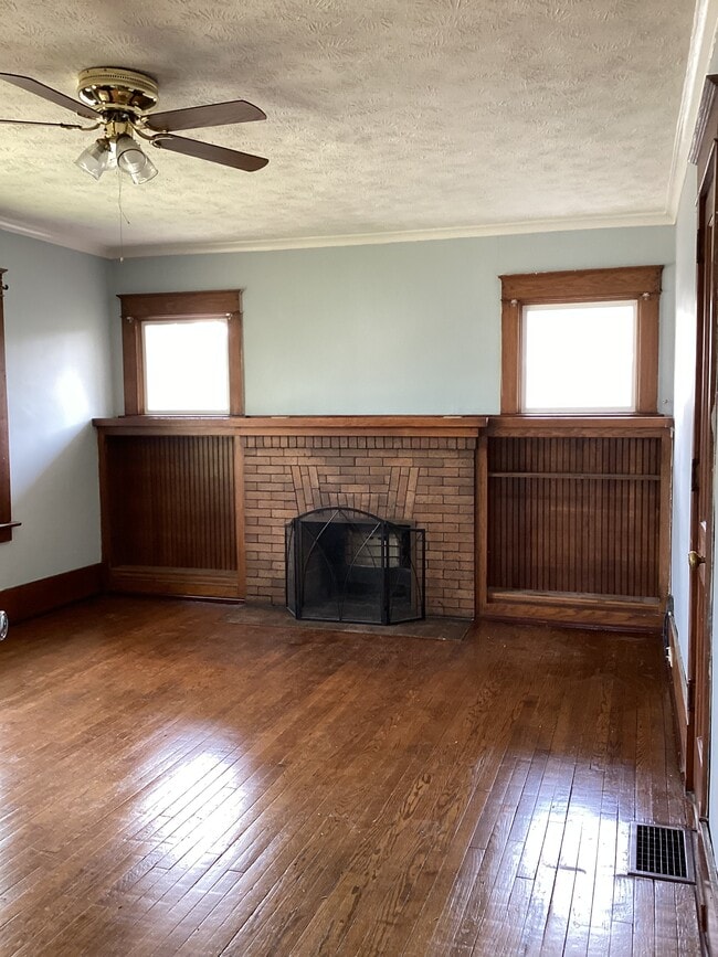 Building Photo - 401 Haney Ave